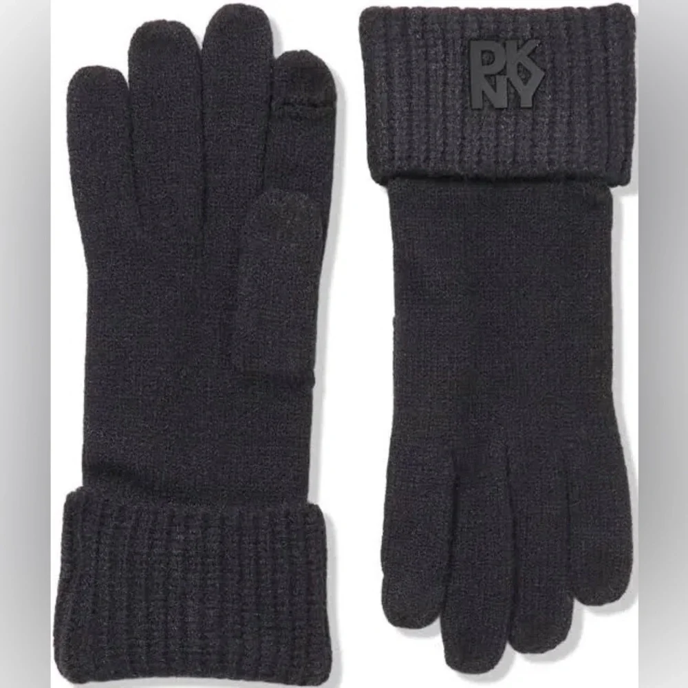 NWOT DKNY Ribbed Logo Patch Gloves